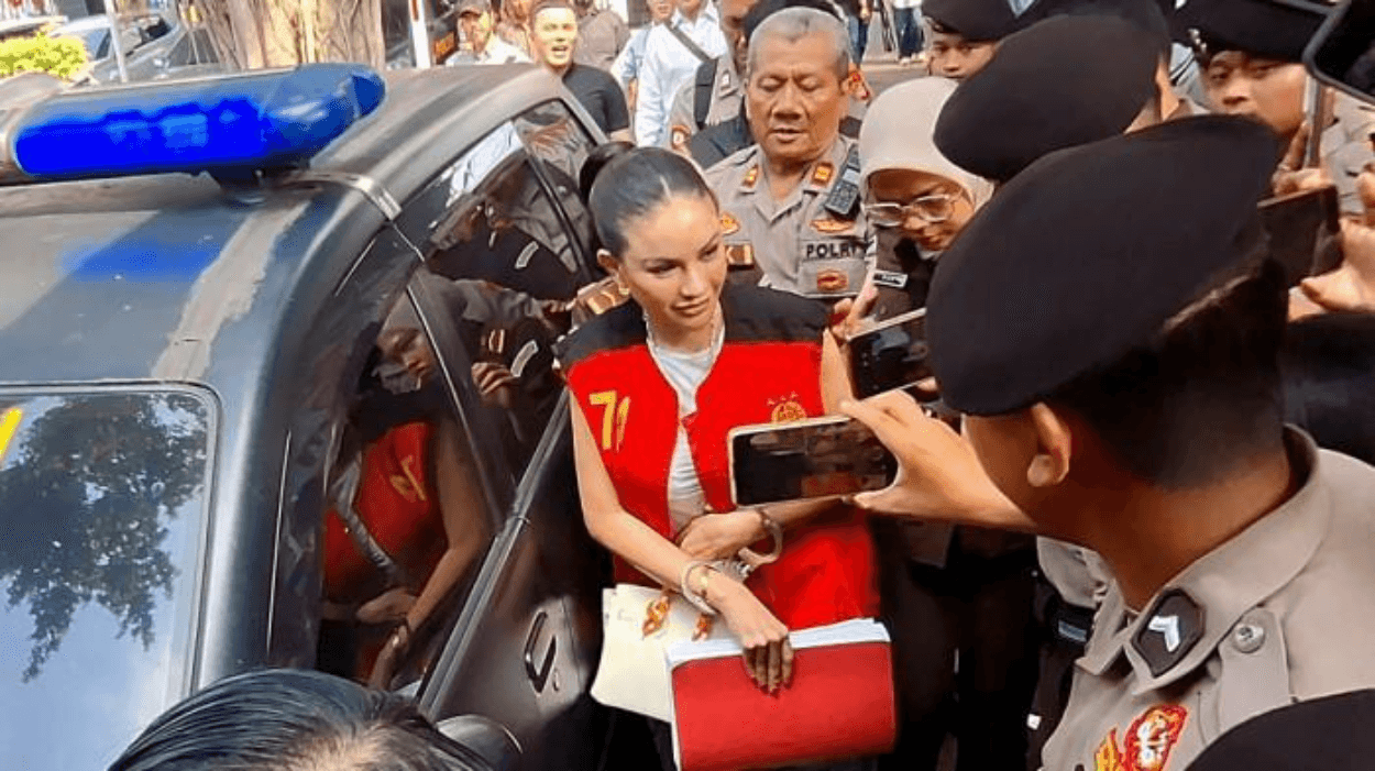 Sidang Nikita Mirzani Ricuh, Hakim Terpaksa Skors Jalannya Persidangan