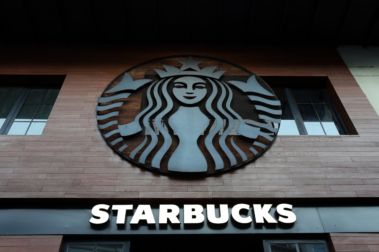 Starbucks Bakal Tutup Semua Gerai 'Pick Up' di 2026, Ternyata Ini Penyebabnya