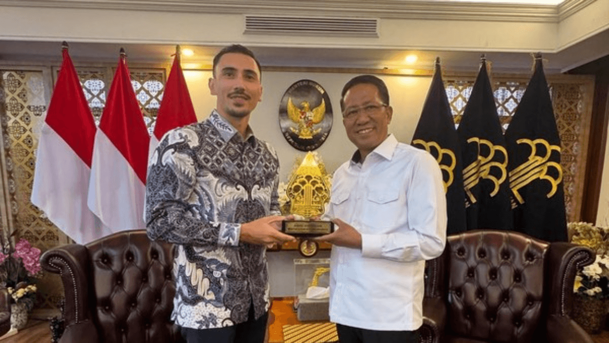 Vincent Verhaag Resmi Jadi WNI, Menkum Ungkap Alasan Prosesnya Super Cepat