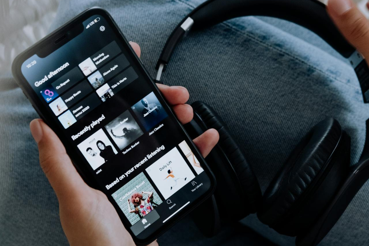 Kontroversi Royalti Musik Bikin Gerah, Musisi Ini Malah Gratisin Lagu Buat Kafe!