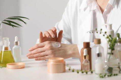 Bisnis Skincare Modal Minim? Rahasia Sistem Maklon Bikin Brand Lokal Meledak di Pasaran