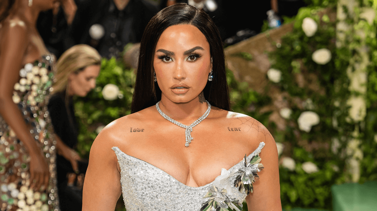Demi Lovato Bikin Heboh dengan Aksi Duet Bareng Joe Jonas di Panggung Camp Rock