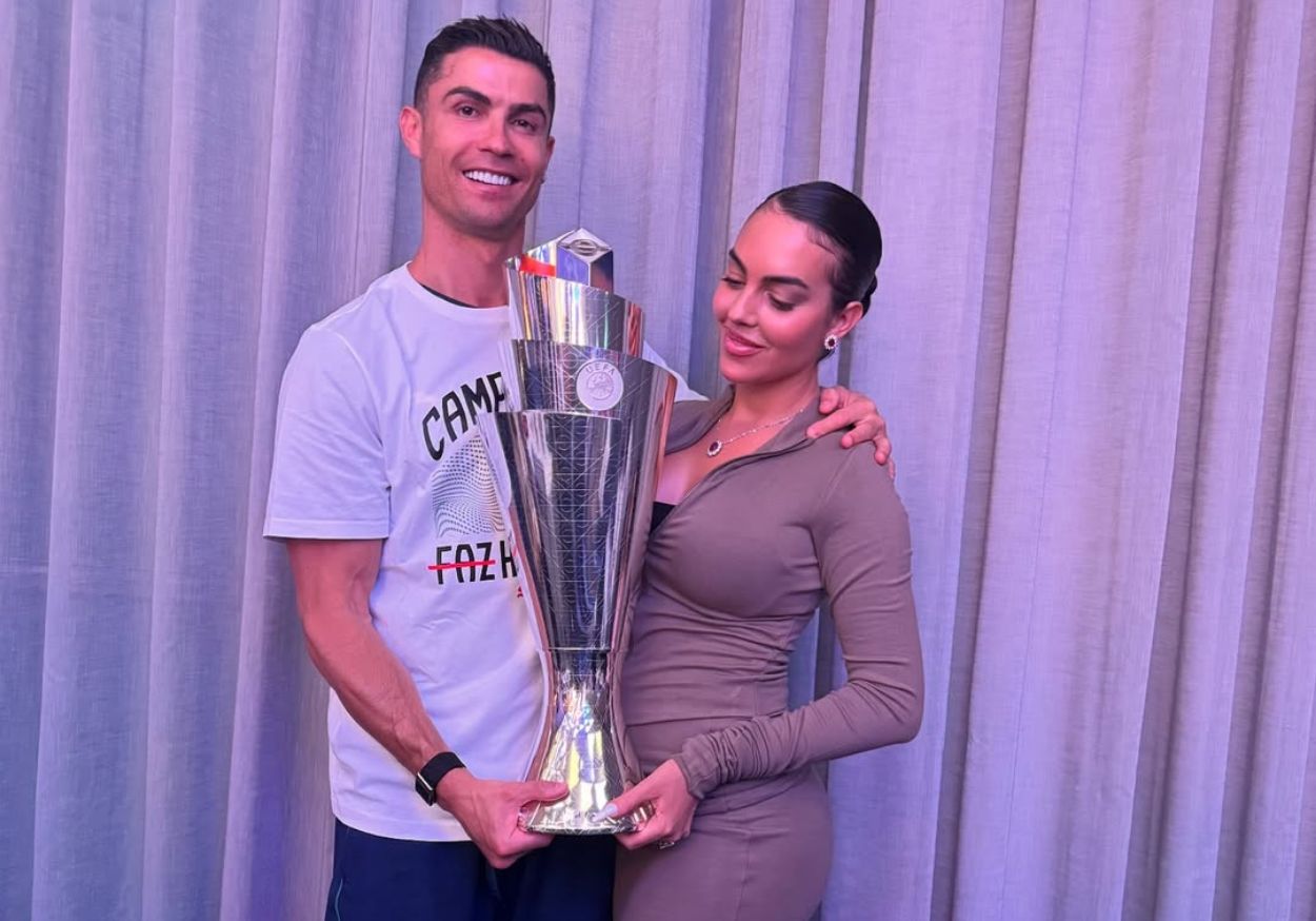 Megabintang Cristiano Ronaldo & Georgina Resmi Bertunangan, Siap Menuju Pelaminan