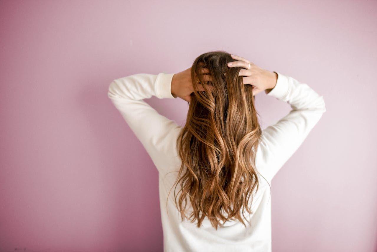 Bye-bye Rambut Rontok dan Uban! Minyak Kemiri Bakar, Rahasia Rambut Kuat Berkilau