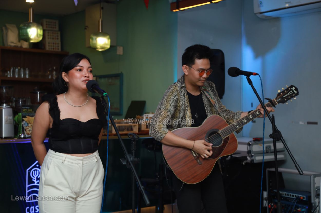 Pasangan Musisi Helma Namira & Alif Toeanradjo Jadi Tuan Rumah Sekaligus Bintang di Main-Main di Cipete Vol. 24