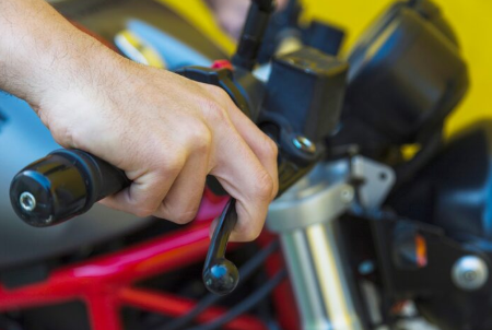 Cara Merawat Rem Cakram Motor Biar Tetap Pakem dan Aman Dipakai Harian!