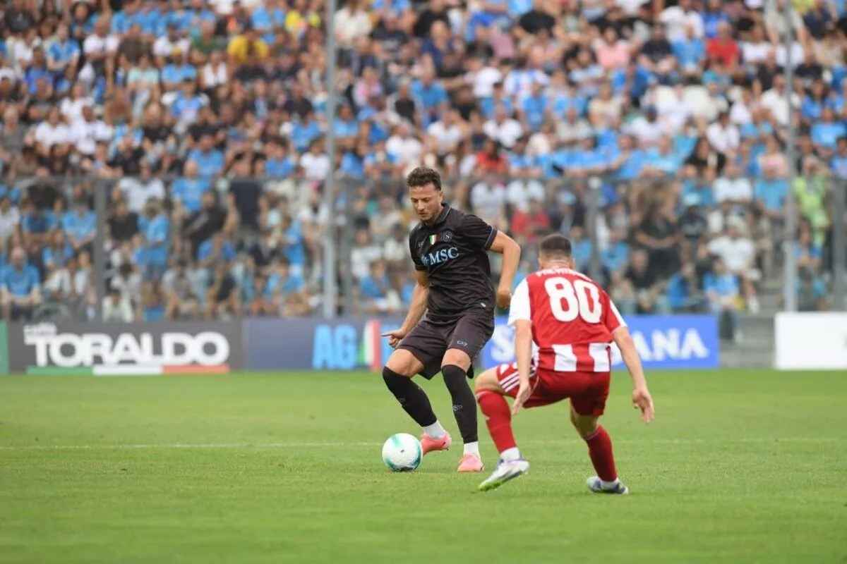 Napoli Taklukkan Olympiakos 2-1 Jelang Musim Baru, De Bruyne dan McTominay Berhasil Cari Perhatian
