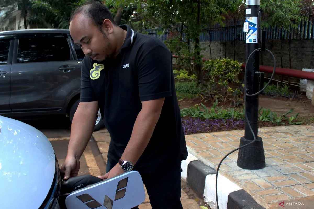 PLN Siap Pasang 500 SPKLU di Tiang Listrik, Target 1.000 Unit Tahun Ini!