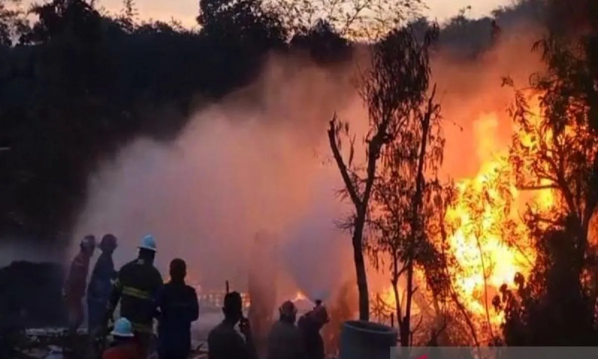 Kebakaran Hebat Akibat Sumur Minyak Ilegal di Blora Sebabkan Satu Tewas dan Empat Luka Bakar Parah!