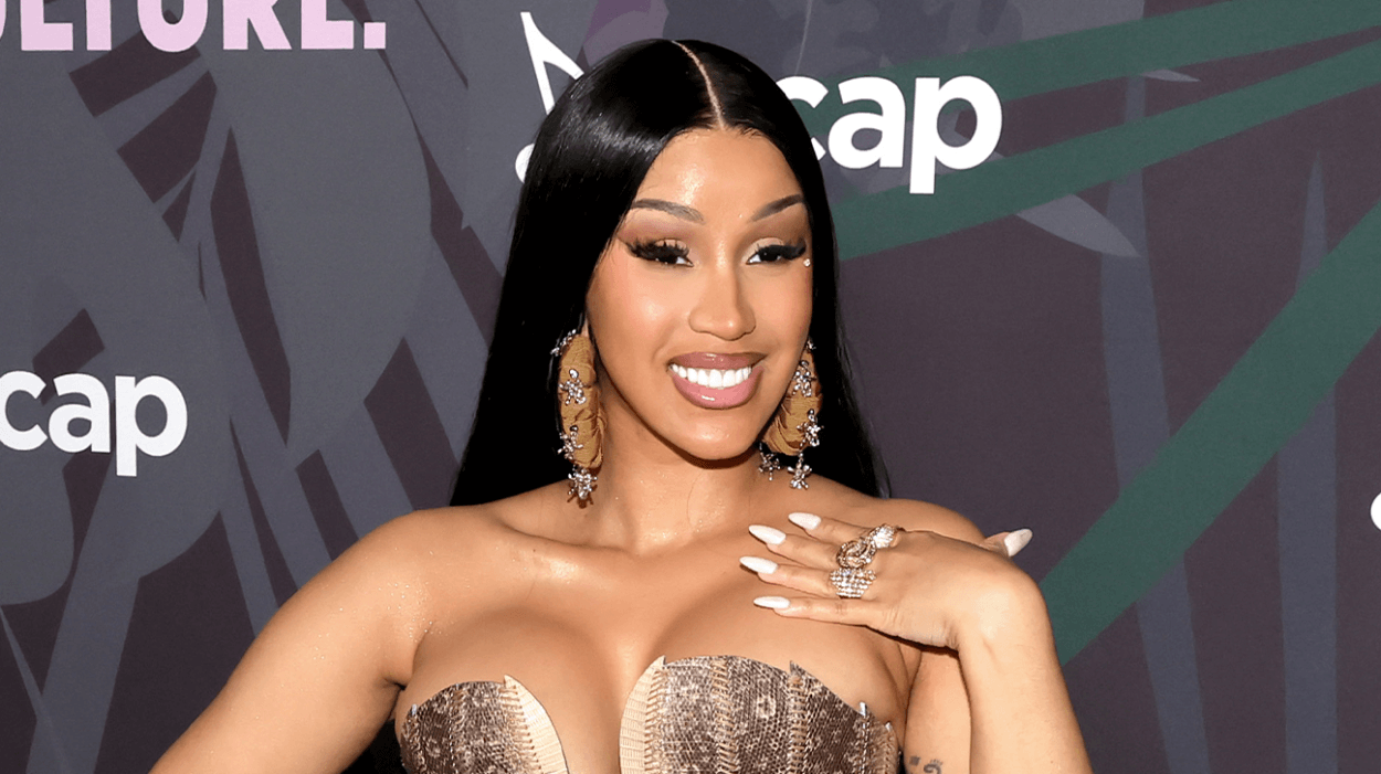 Cardi B Bawa Sampel Jay-Z di Lagu Baru 'Imaginary Playerz'