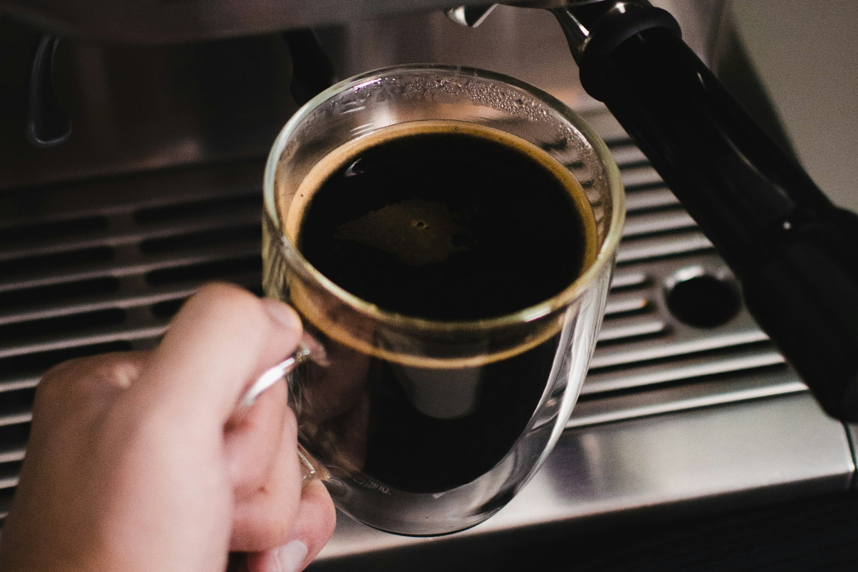 Pecinta Kopi Wajib Tahu! Jangan Ngopi Setelah Bangun Tidur, Ini Alasannya