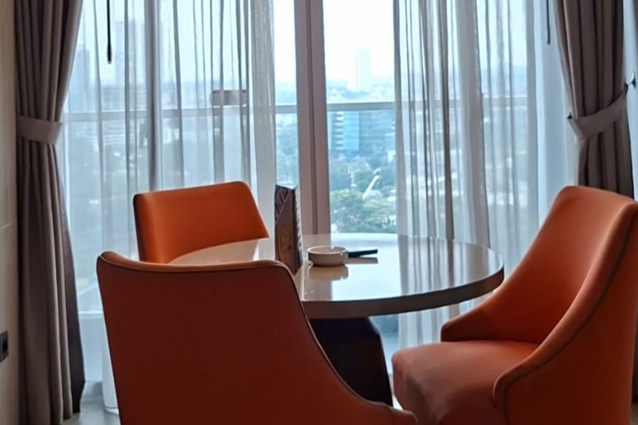 Staycation Strategis Dekat Bandara Soetta? HARRIS Suites Puri Mansion Jawabannya!