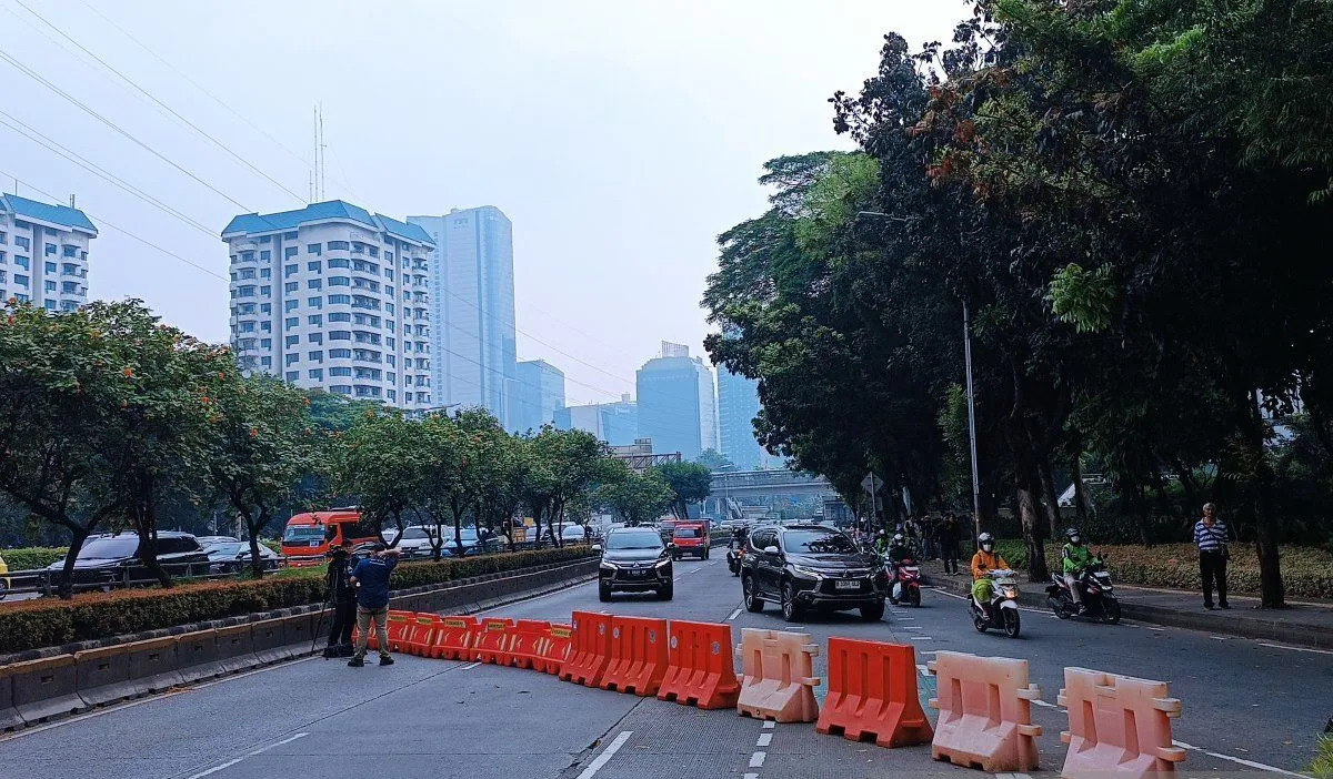 Unjuk Rasa Depan DPR Ricuh! Ribuan Personel Dikerahkan, Jalan Gatot Subroto Ditutup Total