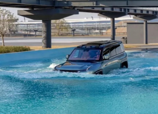 BYD Buka Taman Hiburan Mobil di Tiongkok, Bisa Ngetes Mobil Listrik Sampai Melaju di Air!