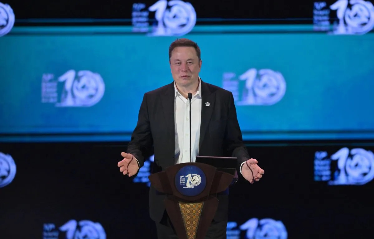 Elon Musk Gugat Apple dan OpenAI! Tuduh ChatGPT Jadi 'Monopoli AI' di iPhone