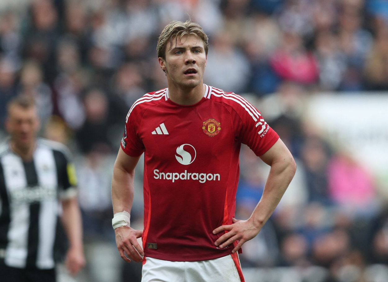 Rasmus Hojlund Selangkah Lagi Gabung Napoli, Manchester United Siap Lepas dengan Opsi Permanen