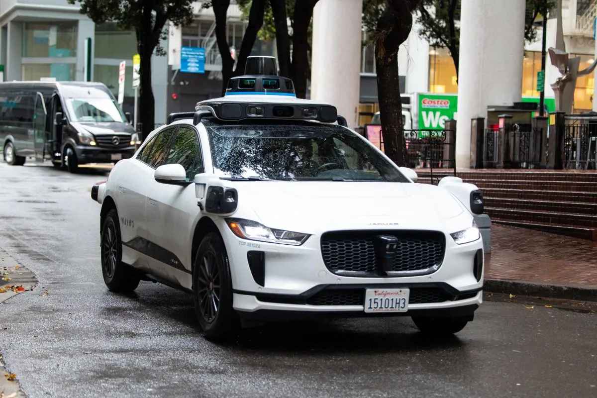 Robotaxi Mulai Uji Jalanan New York! Waymo Kalahkan Tesla di Kota Paling Sibuk di Dunia