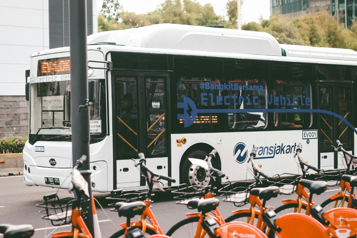 Dampak Demo, Sejumlah Rute TransJakarta Dihentikan dan Dialihkan
