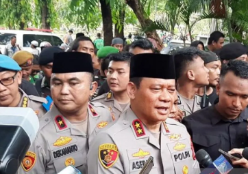 Ojol Meninggal Dilindas Rantis, Kapolda Metro Sujudkan Permintaan Maaf di Pemakaman!