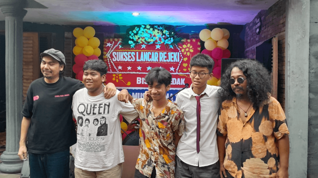Punk tapi Humoris: Band Sukses Lancar Rejeki Rilis Album Perdana 'Bisa Meledak'