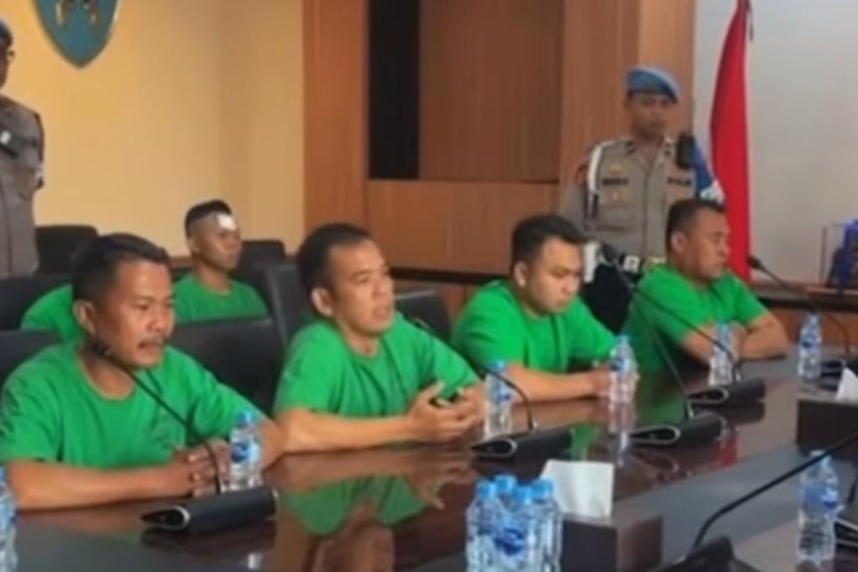 Wajah Terpampang Nyata! 7 Personel Brimob yang Melindas Ojol Diperiksa Propam secara Live