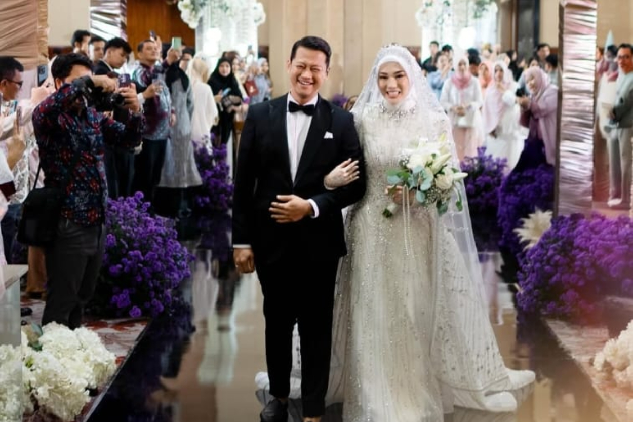 Clara Shinta Resmi Menikah, Sosok Suaminya Bikin Netizen Penasaran!