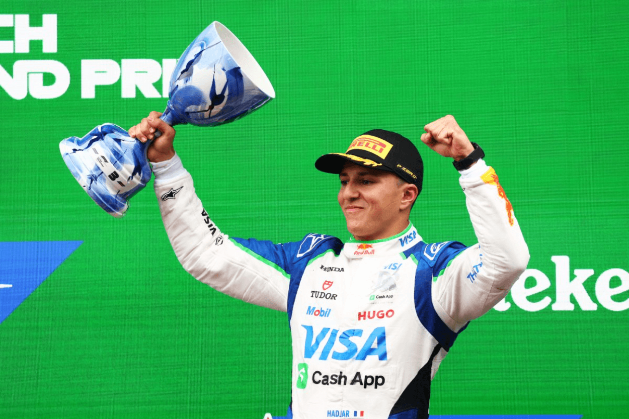 Podium Perdana Isack Hadjar di F1 Belanda Berujung Kocak, Trofinya Malah Patah!
