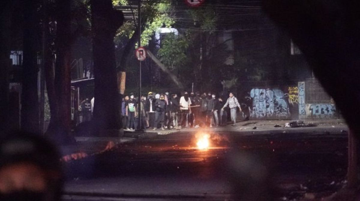 Polisi Tembak Gas Air Mata di Area Kampus, Puluhan Mahasiswa dan Petugas Kampus Unisba Jadi Korban