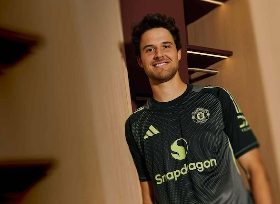Senne Lammens Resmi ke Manchester United: Kiper Muda Belgia yang Disebut The Next Courtois?