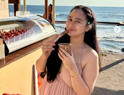 Dulu Berseteru, Kini Denise Chariesta Kirim Karangan Bunga Buat Uya Kuya Usai Rumahnya Dijarah Massa!
