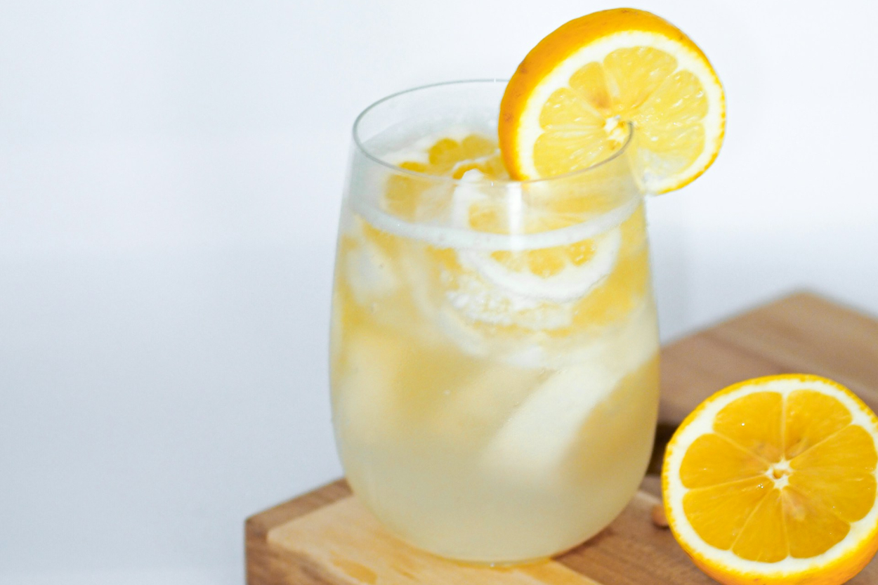 10 Manfaat Minum Air Lemon Setiap Pagi: Rahasia Kulit Sehat dan Imunitas Kuat