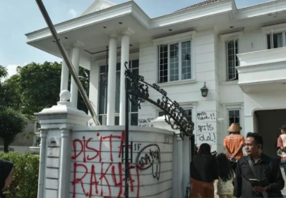 12 Orang Jadi Tersangka Penjarahan Rumah Uya Kuya, Polisi Beberkan Perannya!