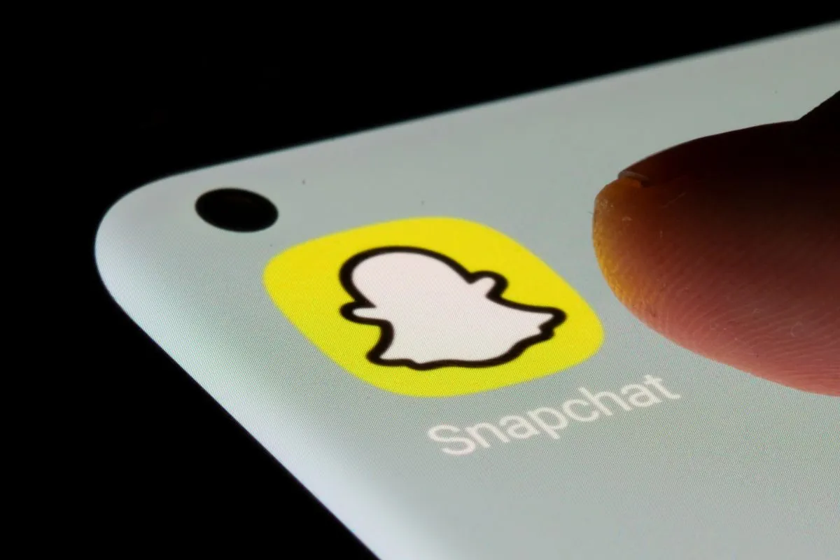 Snapchat Rilis 'Imagine Lens', Fitur AI Canggih yang Bisa Ubah Kamu Jadi Komik atau Alien Hanya Lewat Teks