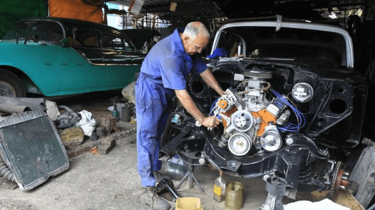Tips Merawat Mobil Klasik Biar Tetap Awet dan Gagah di Jalanan