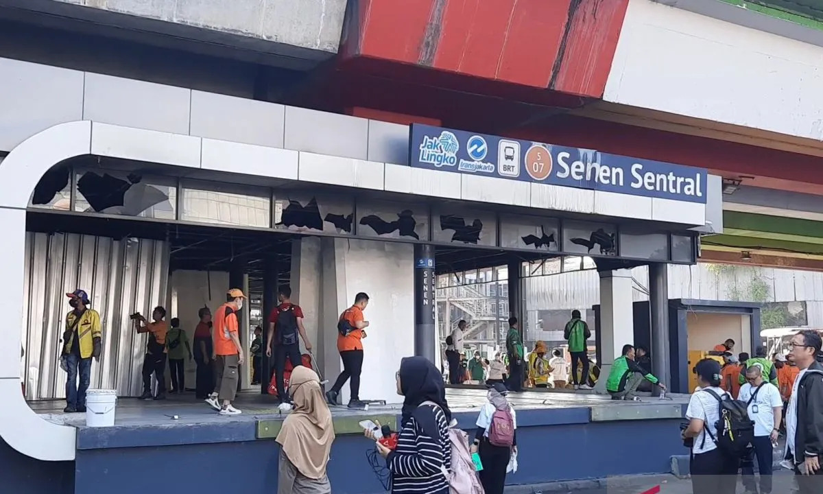 Setelah Hancur Karena Dibakar, Halte Senen Sentral Kini Berganti Nama! Begini yang Barunya!