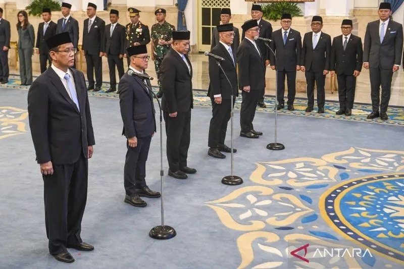 Fakta-fakta Reshuffle Kabinet Merah Putih:  Evaluasi Presiden hingga Menteri yang Ketahuan Main Domino!