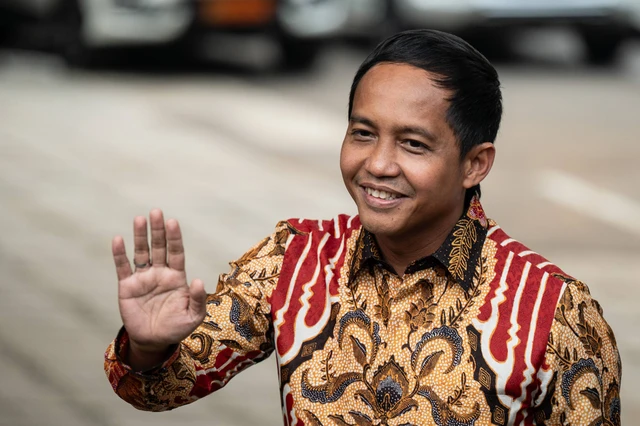 Foto Bermain Domino Viral, Raja Juli Antoni Minta Maaf