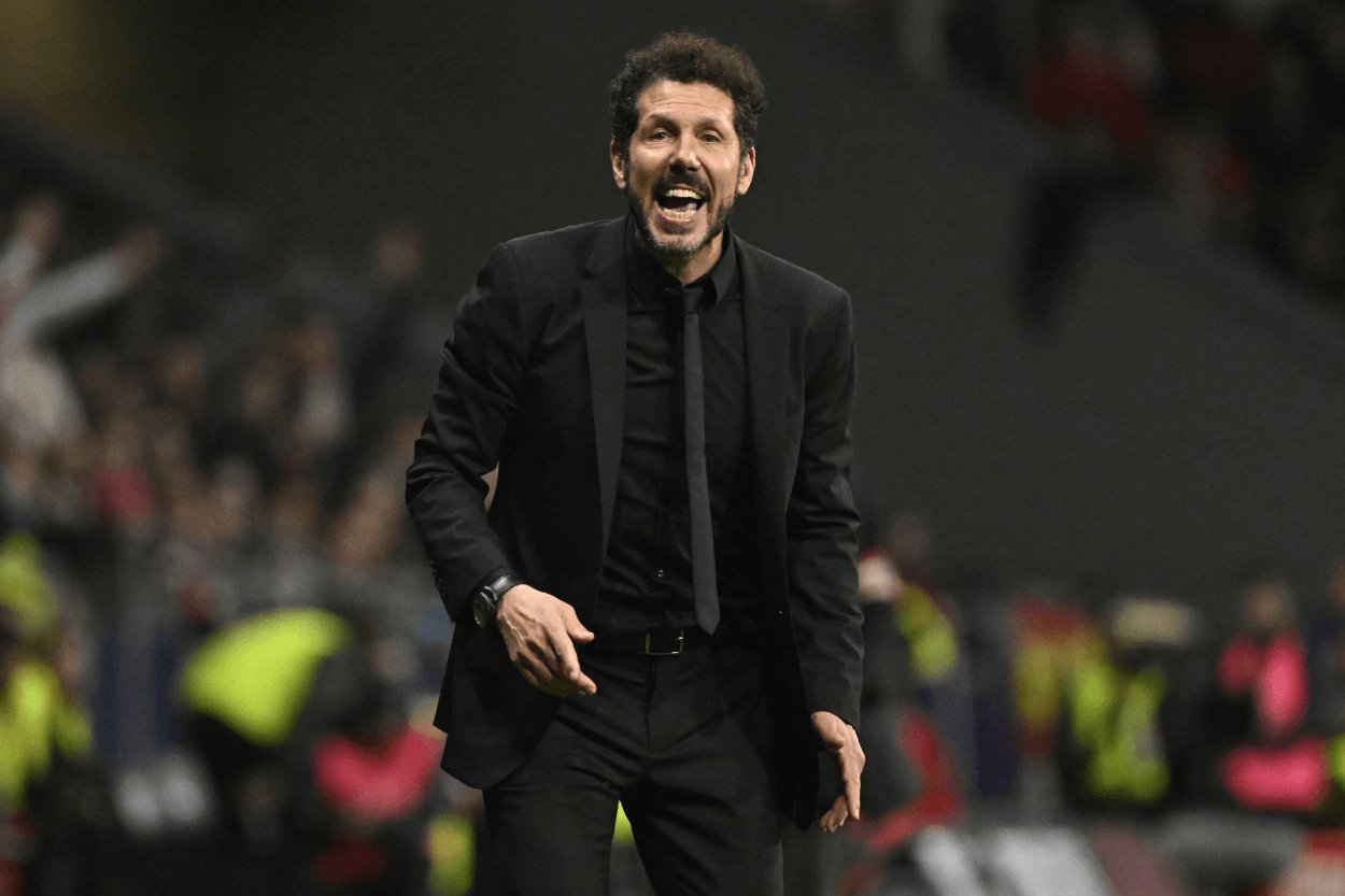 Pelatih Atletico Madrid Kagetkan Publik, Sebut Barcelona di Era Flick sebagai Tim Favoritnya