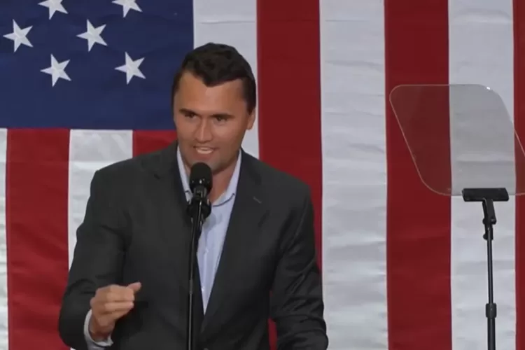 Usai Kematian Charlie Kirk, Presiden Donald Trump Perintahkan Pengibaran Bendera Setengah