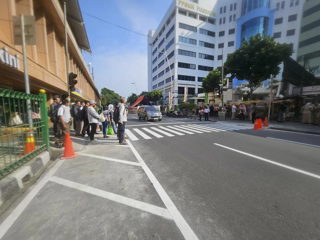 Kabar Baik bagi Pedestrian! KAI bersama Pemprov DKI Buka Penyeberangan di Stasiun Cikini