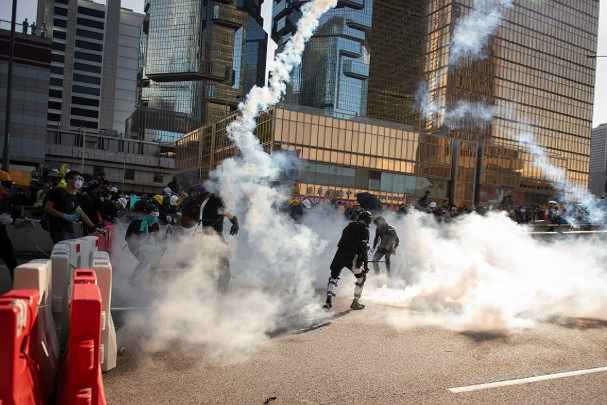 Sangat Bahaya! Efek Gas Air Mata Dapat Rusak Organ Tubuh, Ini Dia 5 Bagian yang Paling Kena Dampaknya