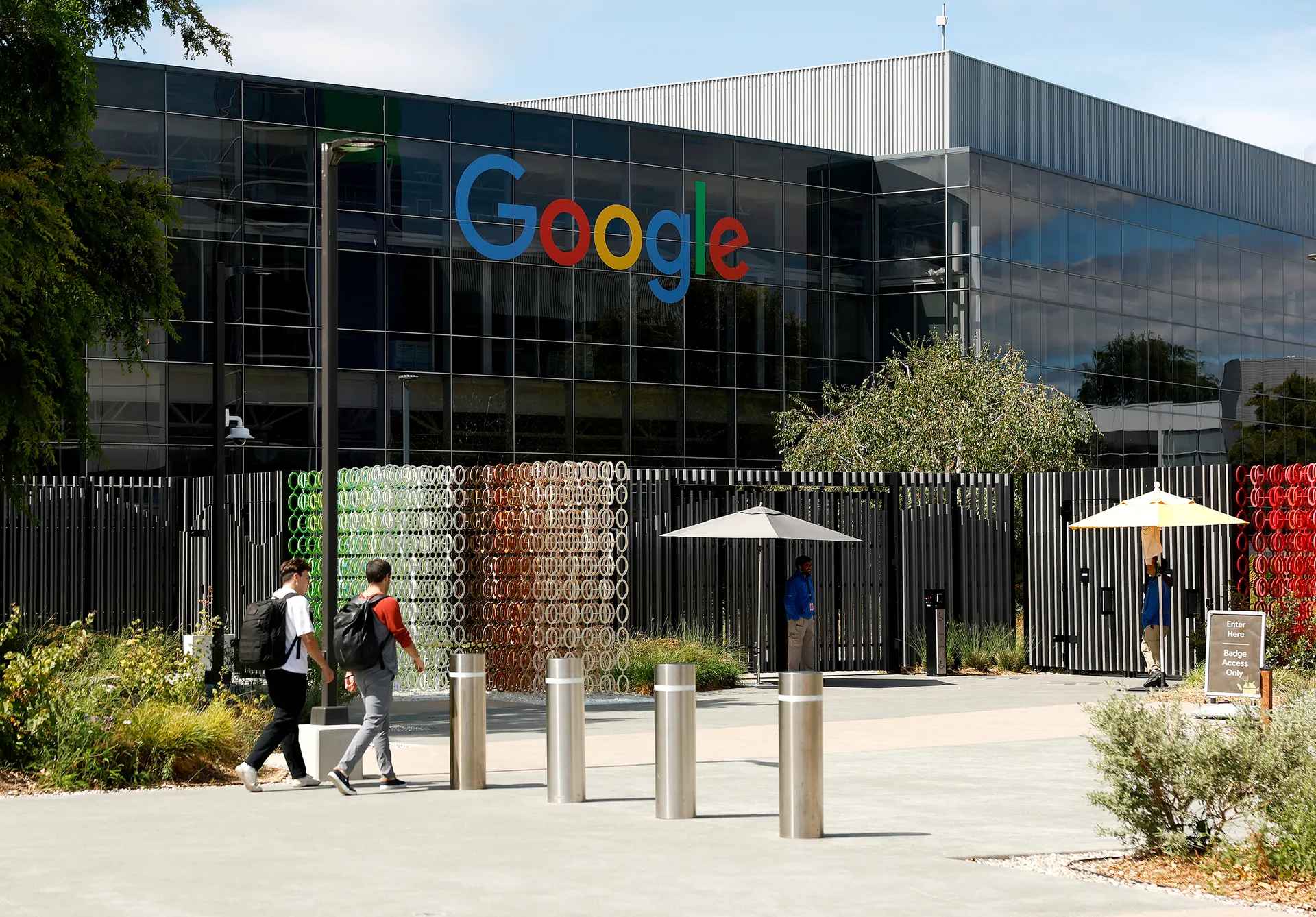 Naas! Dipecat Diam-Diam, Ratusan Pekerja AI Google Ternyata Melatih Mesin yang Menggantikan Mereka Sendiri