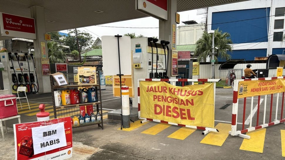 Shell Rumahkan Pegawai Imbas Kelangkaan Stok BBM