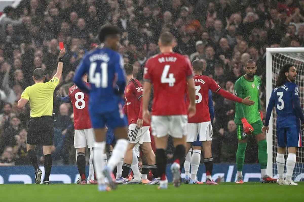 Chelsea Kalah, Kartu Merah Kiper Jadi Biang Kekacauan! Enzo Maresca: 'Semua Rencana Hancur!'