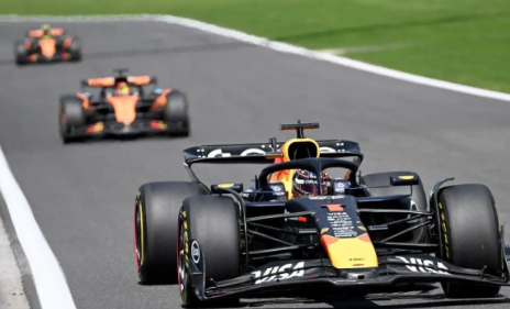 Max Verstappen Menang Telak di F1 Azerbaijan 2025, Oscar Piastri Kandas di Lap Pertama!