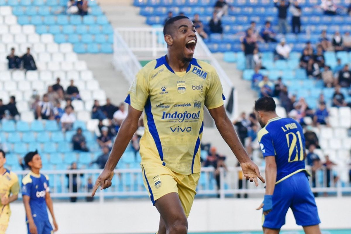 Comeback Dramatis! Persib Sukses Kalahkan Arema 2-1 dengan 10 Orang