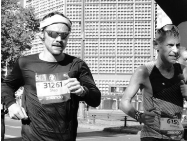 Harry Styles Cetak Waktu Gila di Berlin Marathon 2025, Tembus Batas 3 Jam!