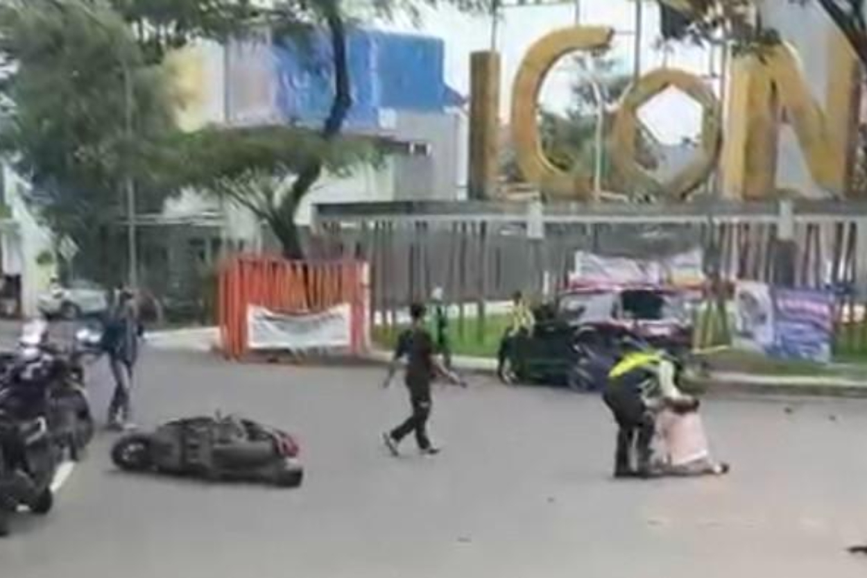 Nekat, Remaja 15 Tahun Bawa Mobil Isuzu Mu-X Berakhir Tabrak Tiga Motor Sekaligus, Satu Ojol Meninggal!