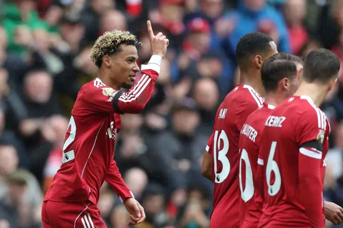 Gempar! Pelatih Liverpool Sebut Ekitike Lakukan Tindakan Bodoh! Apa Itu?