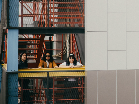 Kelompok Penerbang Roket Resmi Rilis Single Baru Bertajuk 